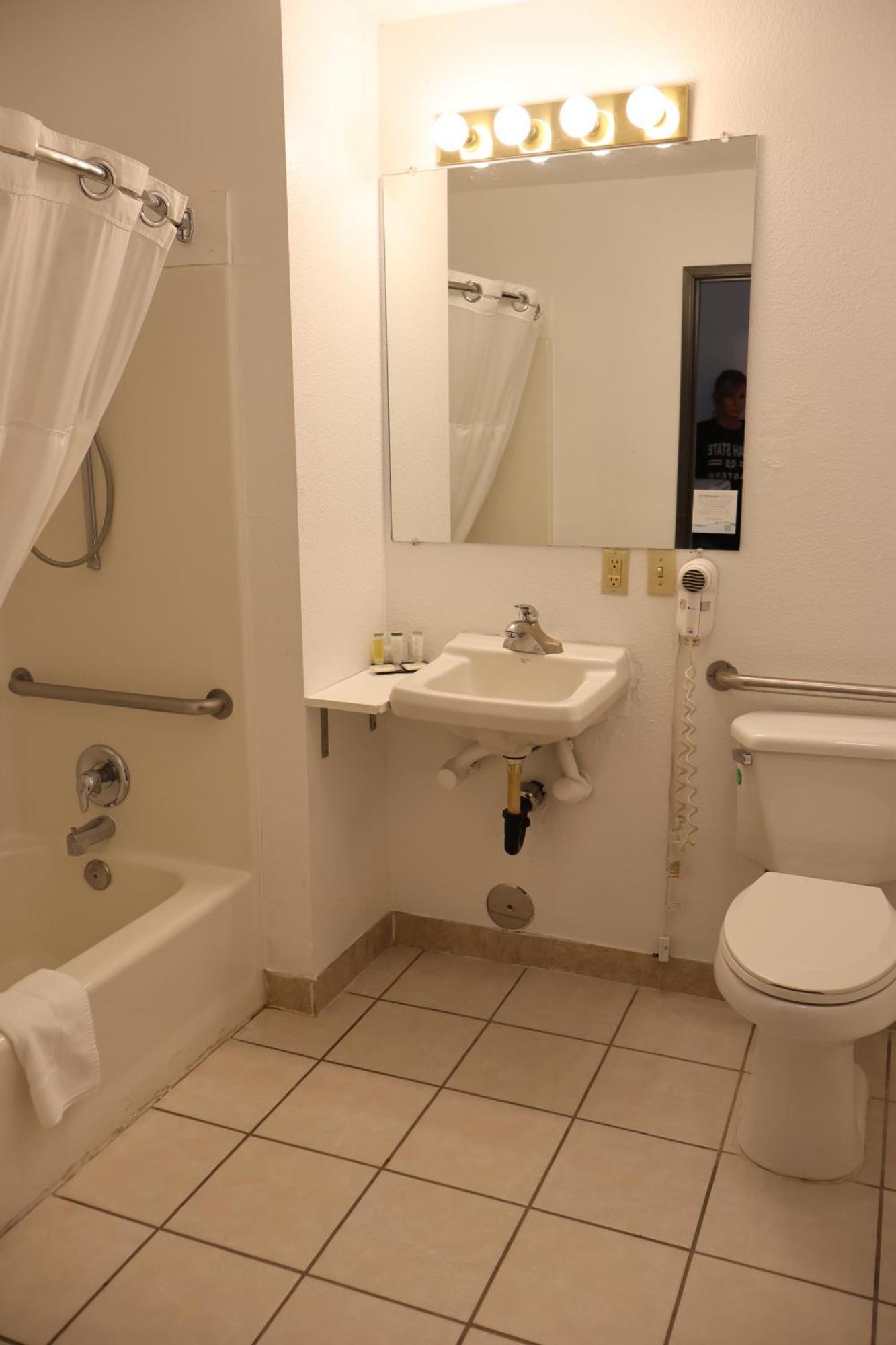 Super 8 By Wyndham Price Motel Luaran gambar