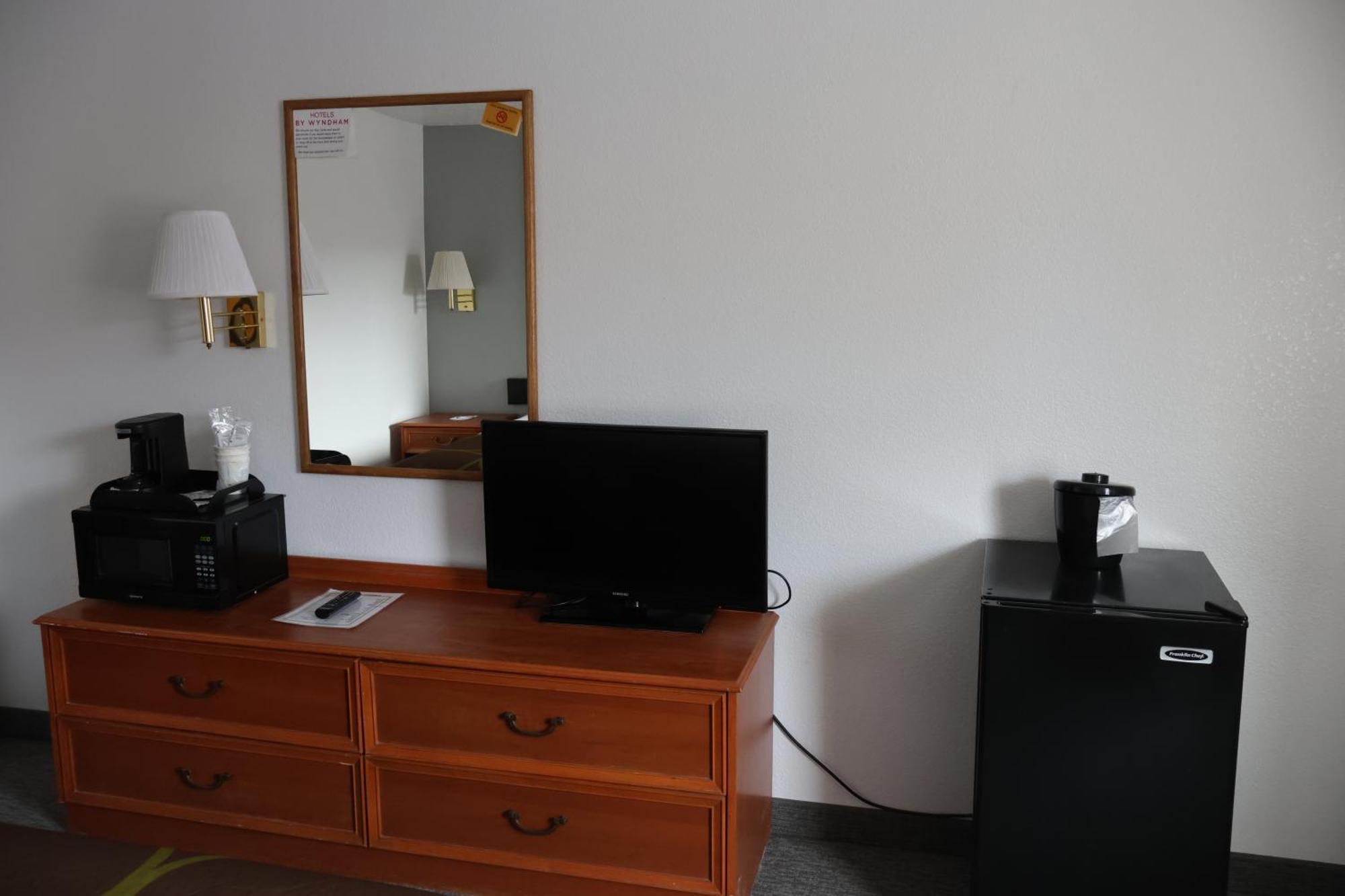 Super 8 By Wyndham Price Motel Luaran gambar
