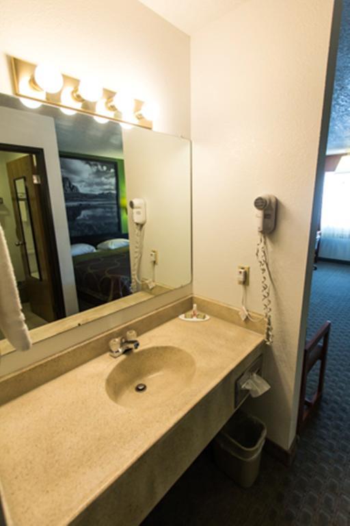 Super 8 By Wyndham Price Motel Luaran gambar